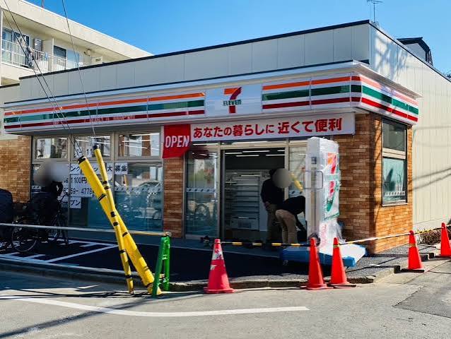 コンビニ　セブンイレブン 足立綾瀬2丁目東店（コンビニ）まで315m