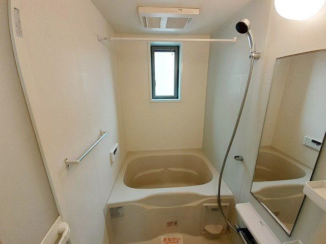 バス・シャワールーム　落ち着いた空間のお風呂です