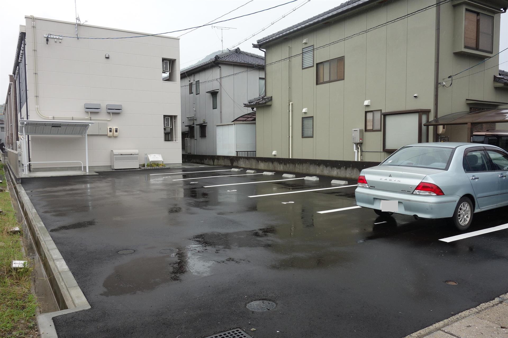 駐車場　敷地内に入居者専用駐車場有♪