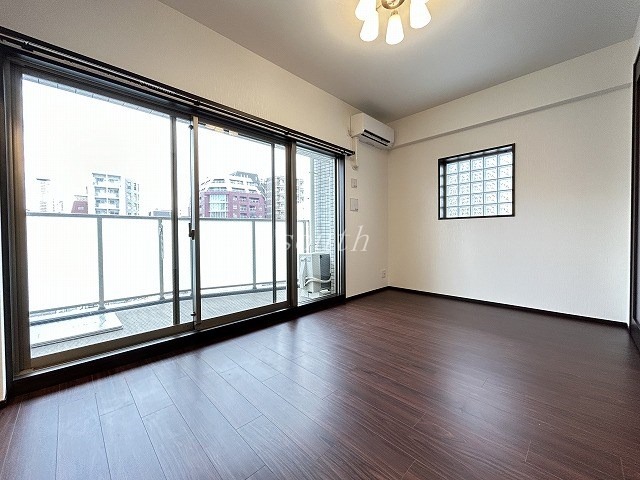 プレジオ松屋町の居間写真