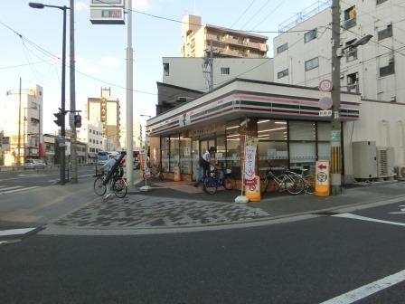 コンビニ　セブンイレブン（コンビニ）まで350m