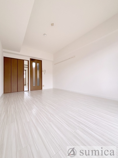 その他設備　内装は白を基調として建具とキッチンがグッと映えてます＾＾