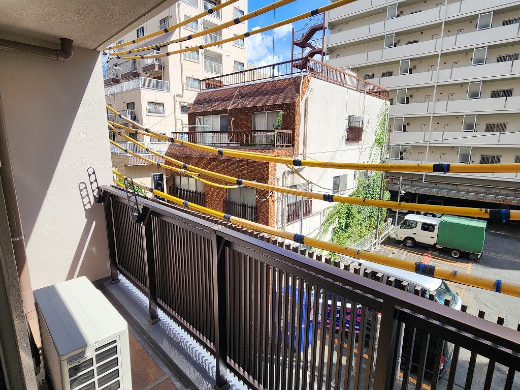 バルコニー　南向き駅近でも日当り良好