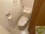 トイレ　こちらはトイレです。清潔感があり、安心して使用できます。