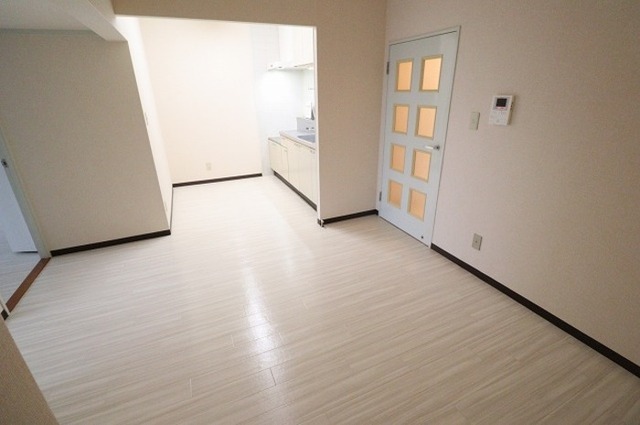 アメニティ芦田第3マンションの居間写真