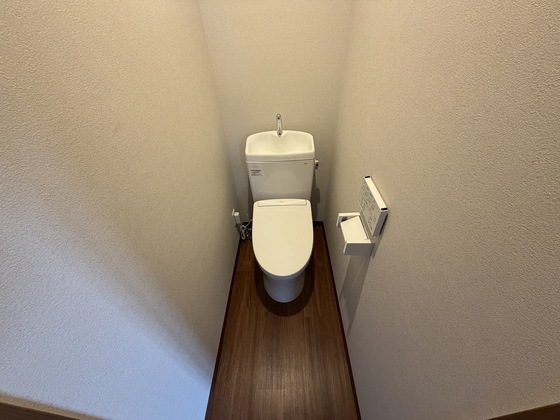 トイレ　※別の部屋の写真です。