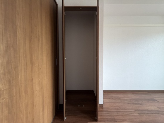 収納　※別の部屋の写真です。