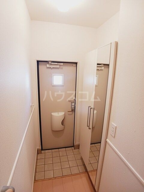 クレメンティ・パークBの玄関写真