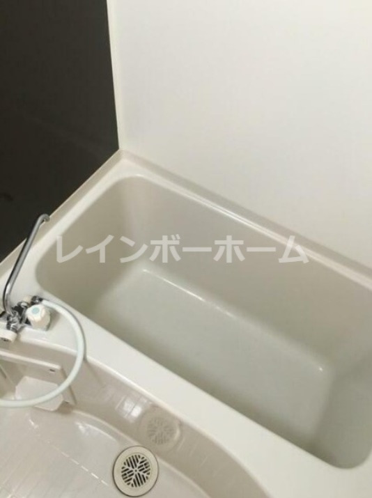 バス・シャワールーム　コンパクトで使いやすいお風呂です