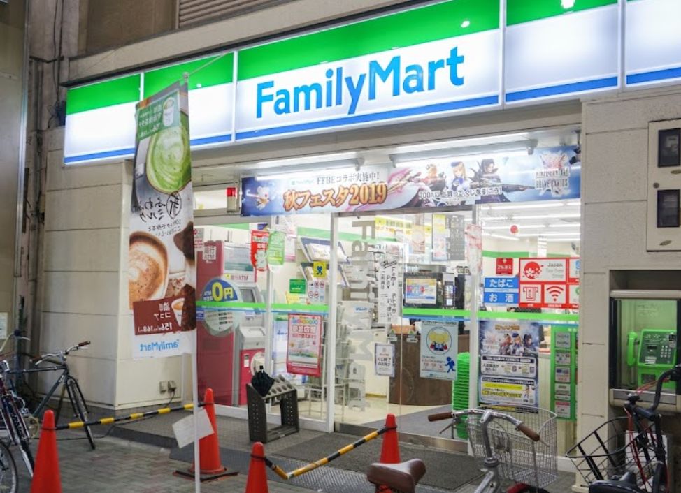コンビニ　ファミリーマート 九条店（コンビニ）まで390m
