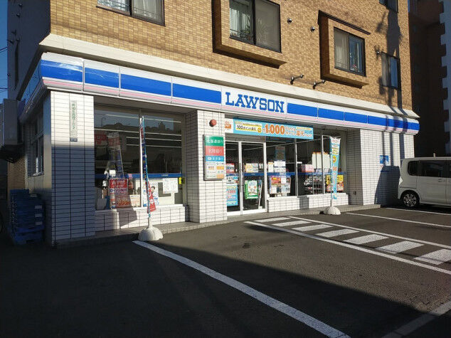 コンビニ　ローソン札幌南10条店（コンビニ）まで119m