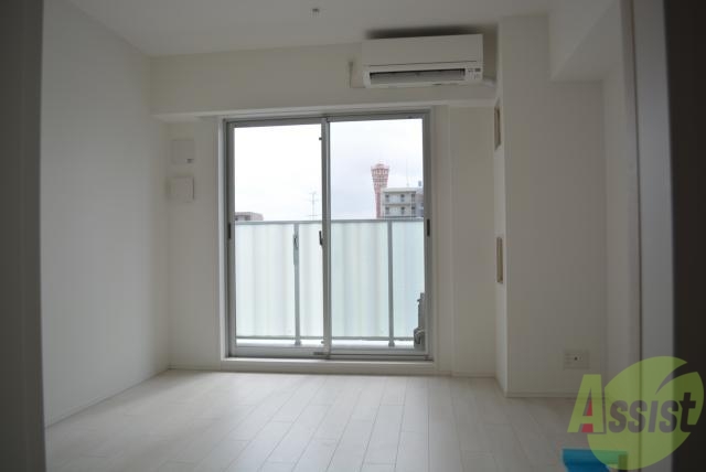 居室・リビング　白を基調としたお部屋です。