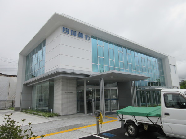 銀行　四国銀行旭支店（銀行）まで520m