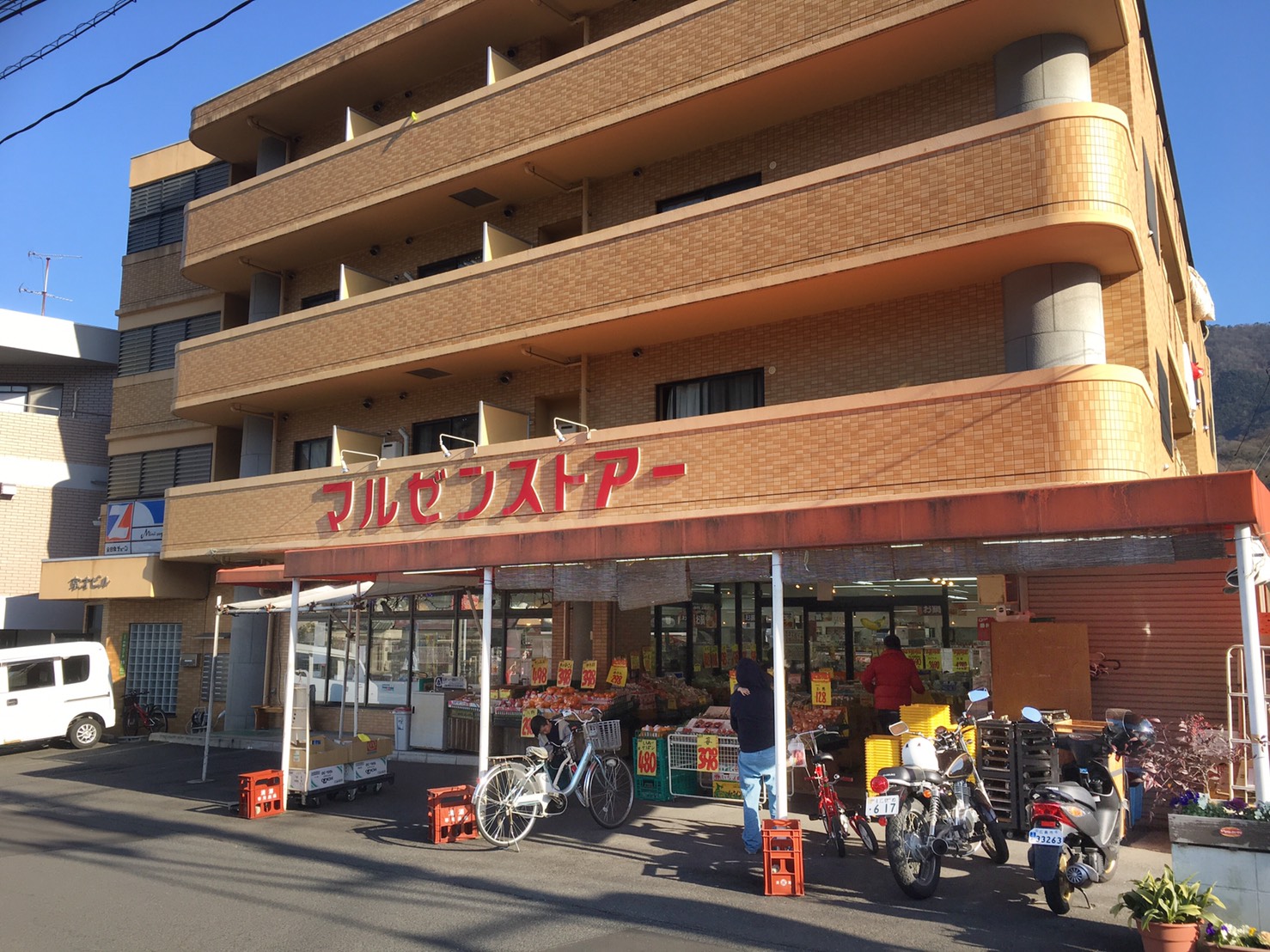 スーパー　マルゼンストアー（スーパー）まで750m