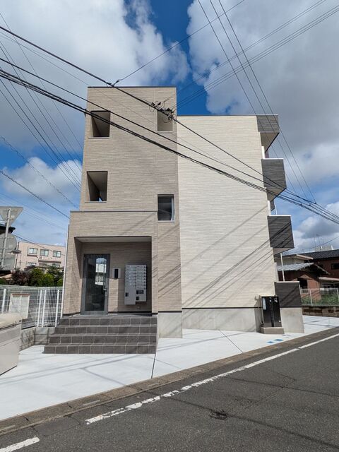エントランス　★オートロック付きのエントランス★
