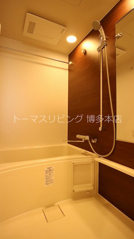 バス・シャワールーム　バスルームです