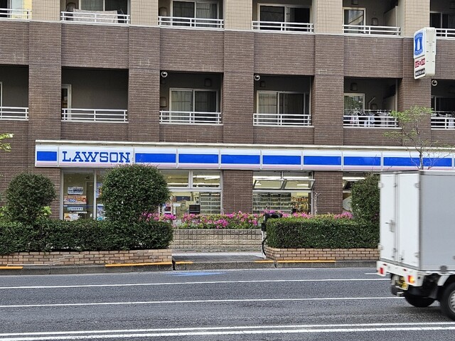 コンビニ　ローソン馬喰町駅前店（コンビニ）まで222m