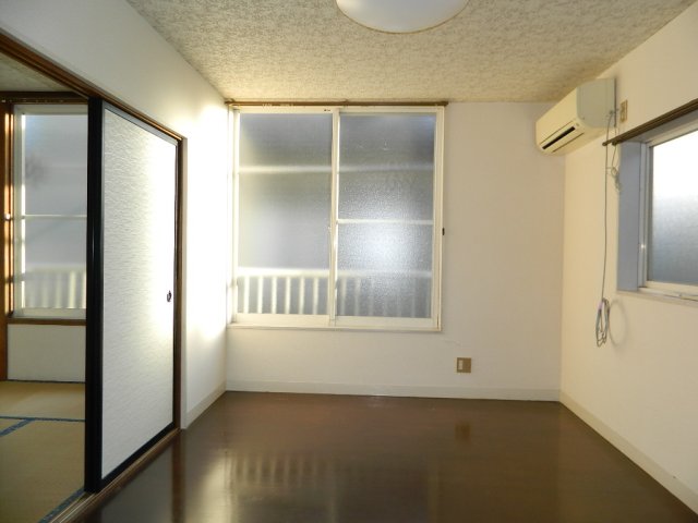 東町グリーンハイツの居間写真