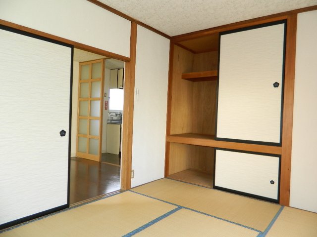 東町グリーンハイツの居間写真