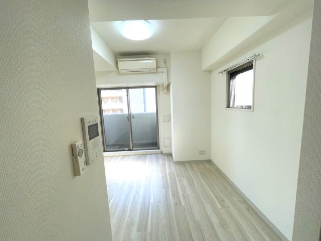 居室・リビング　同建物反転タイプを表示しています