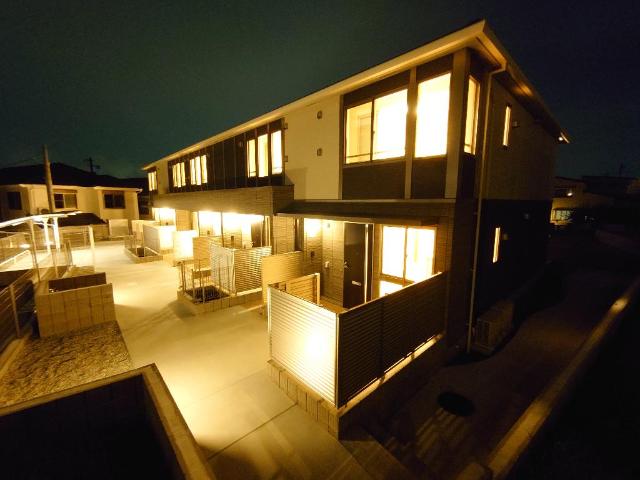 建物外観　外観写真（夜）