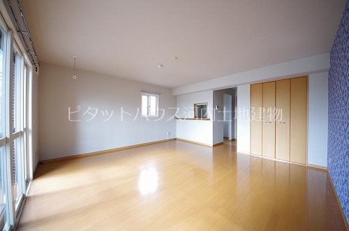 すずらんIVの居間写真