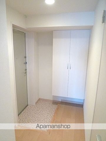 ＪＲ山手線 巣鴨駅 徒歩1分 9階建 築15年の玄関写真