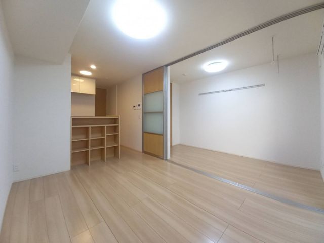ＪＲ東海道本線 静岡駅 バス乗車時間：17分 最寄りバス停で下車 徒歩10分 2階建 築11年の居間写真