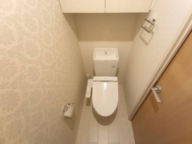 ＪＲ東海道本線 静岡駅 バス乗車時間：17分 最寄りバス停で下車 徒歩10分 2階建 築11年のトイレ写真