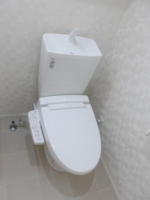 東急東横線 東白楽駅 徒歩1分 2階建 築3年のトイレ写真