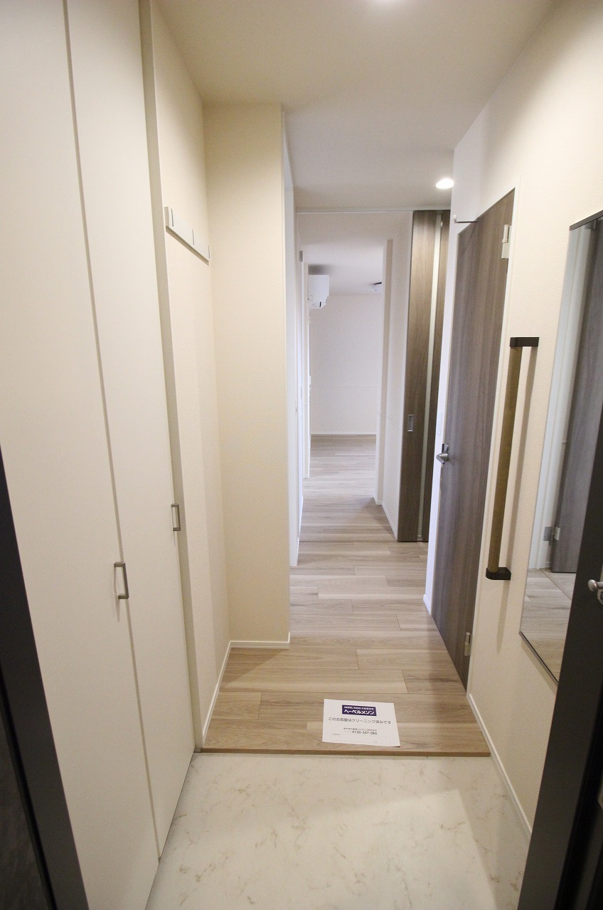 玄関　同物件、別の部屋の写真です