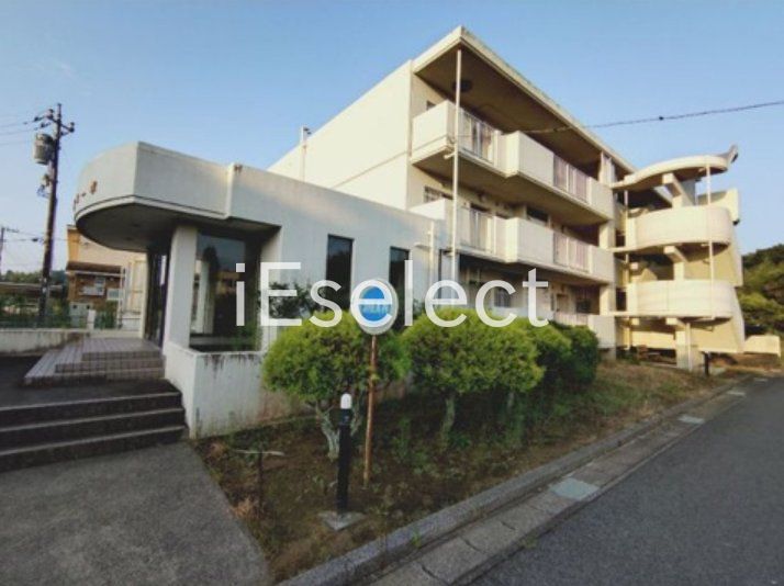 建物外観　お買い物にも出やすい立地♪