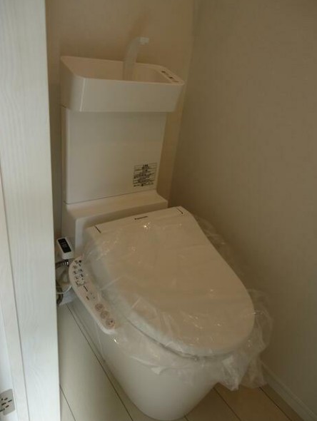 小田急小田原線 小田急相模原駅 徒歩17分 2階建 築8年のトイレ写真