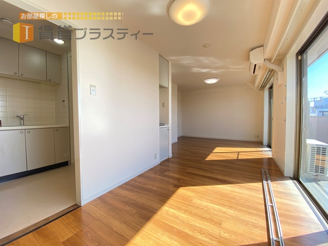 ＪＲ総武線 西船橋駅 徒歩27分 4階建 築33年の居間写真