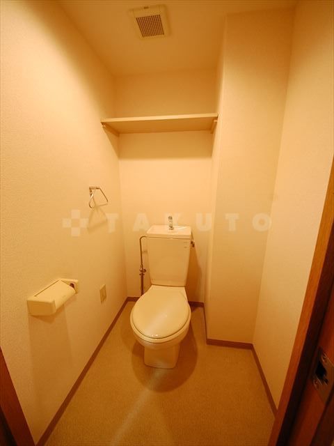 地下鉄御堂筋線 西中島南方駅 徒歩8分 10階建 築29年のトイレ写真