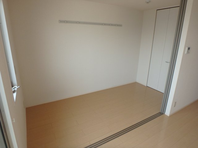 その他部屋・スペース　開放的な寝室です