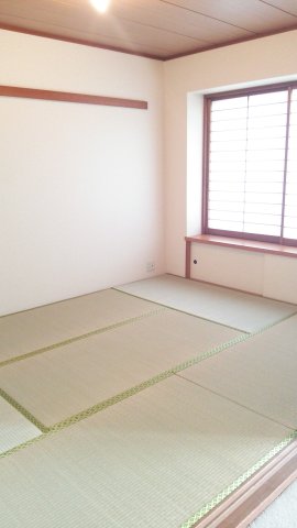 ＪＲ根岸線 石川町駅 バス乗車時間：19分 最寄りバス停で下車 徒歩1分 6階建 築37年の居間写真