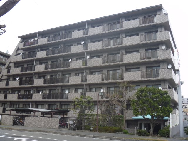 ＪＲ根岸線 石川町駅 バス乗車時間：19分 最寄りバス停で下車 徒歩1分 築37年