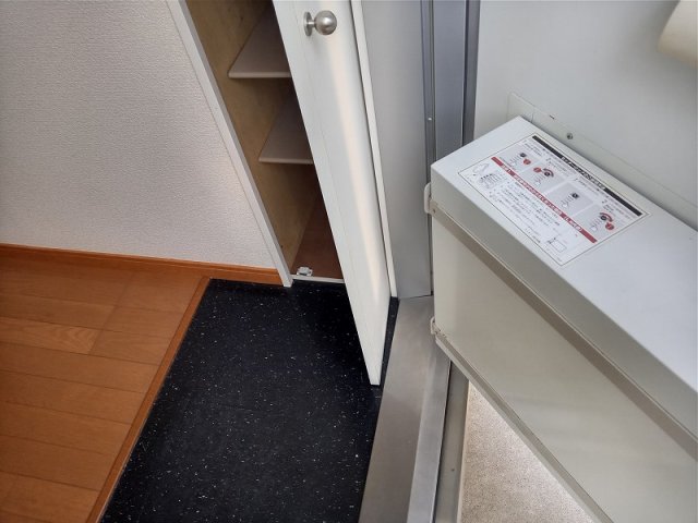 玄関　シューズボックス付き、宅配ボックス付き