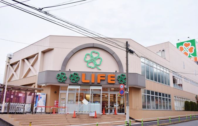 スーパー　ライフ赤塚店（スーパー）まで215m