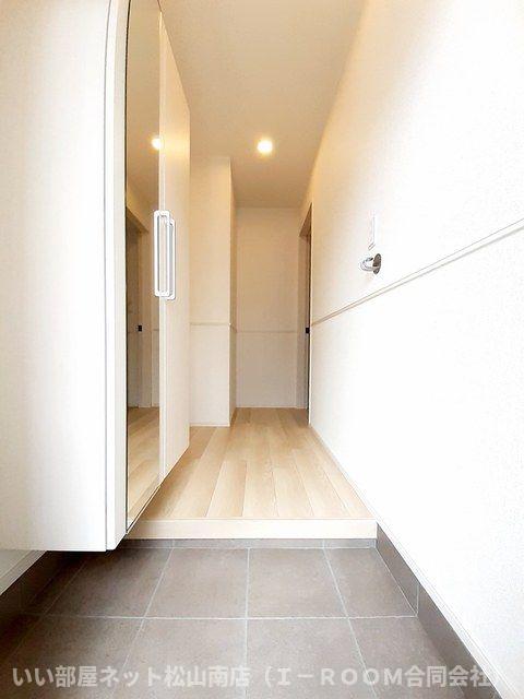 伊予鉄道郡中線 松前駅 徒歩7分 2階建 築3年の玄関写真