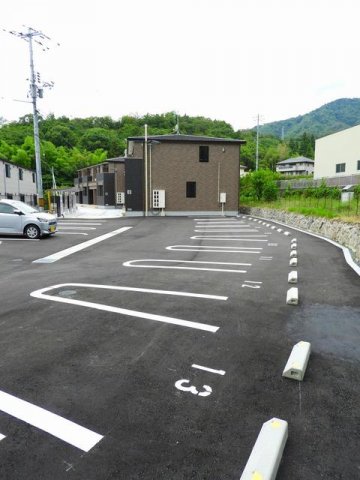 駐車場　車をお持ちの方に嬉しい駐車場付きの物件です