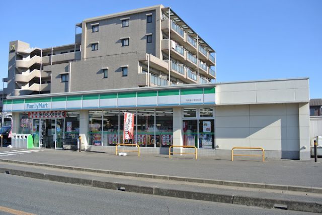 コンビニ　ファミリーマート（コンビニ）まで16m