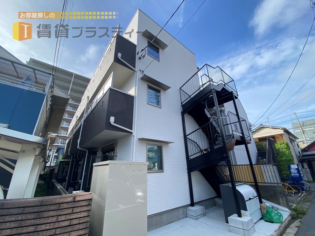建物外観　通りから１本入った場所で静かですよ。