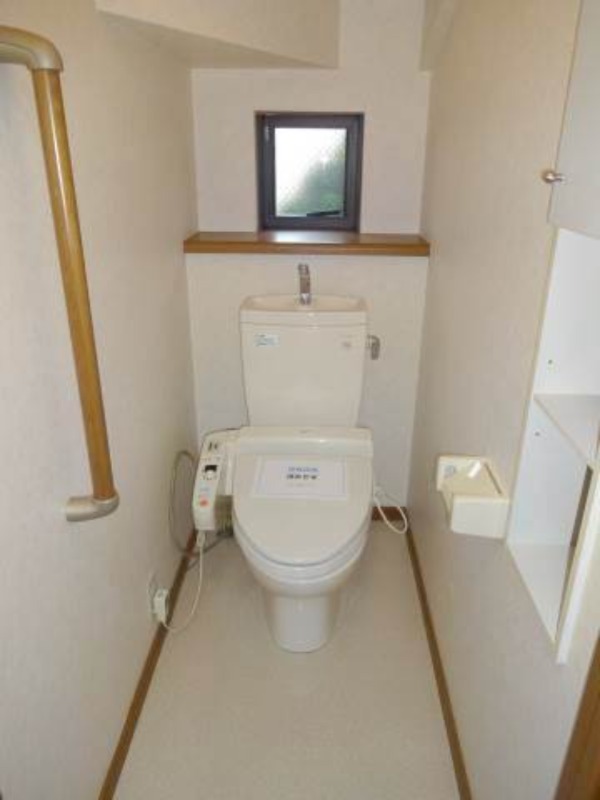 鴨居貸家のトイレ写真