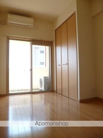 ＪＲ鹿児島本線 吉塚駅 徒歩12分 10階建 築19年の居間写真