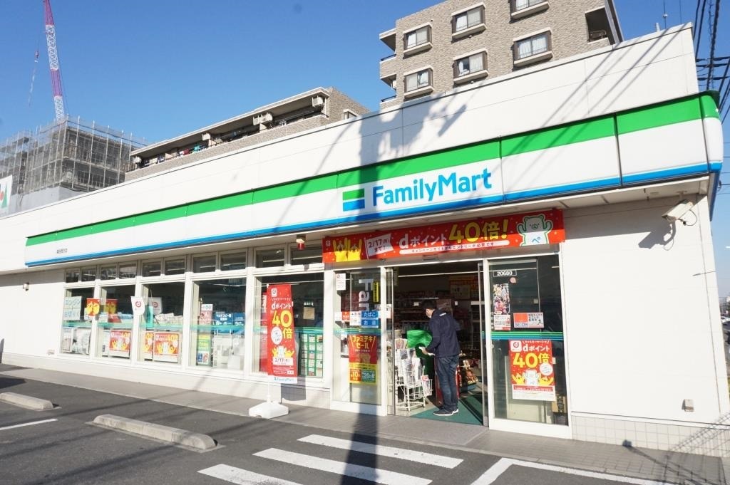 コンビニ　ファミリーマート越谷西方店（コンビニ）まで153m