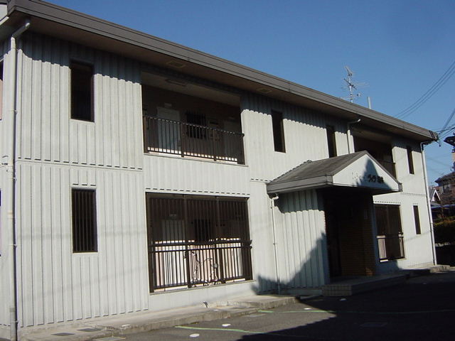 ＪＲ東海道本線 摂津富田駅 バス乗車時間：15分 最寄りバス停で下車 徒歩1分 築39年
