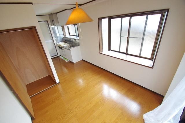 アーバンヒルズの居間写真