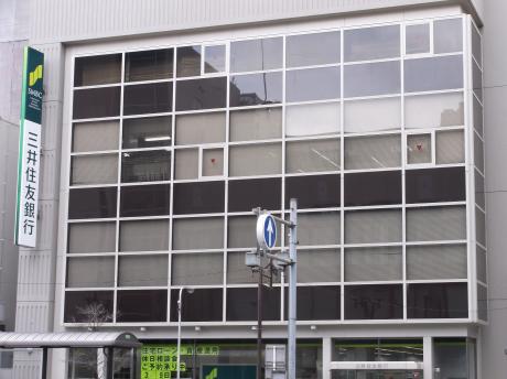 銀行　三井住友銀行 十三支店（銀行）まで422m